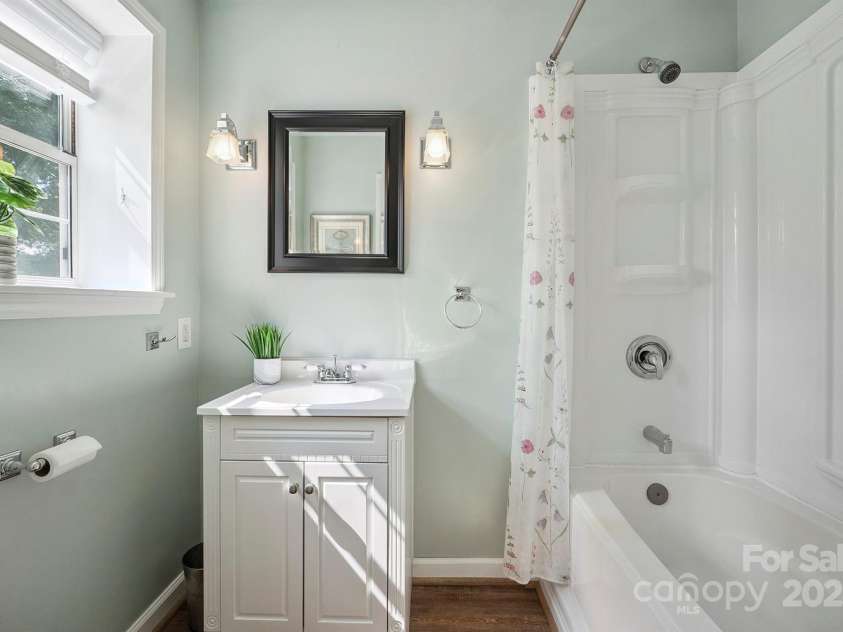 232 Elysian Drive, Mooresville, NC 28117.  MLS# CAR4275042, YatesRealty ID 25874. 2nd primary bath