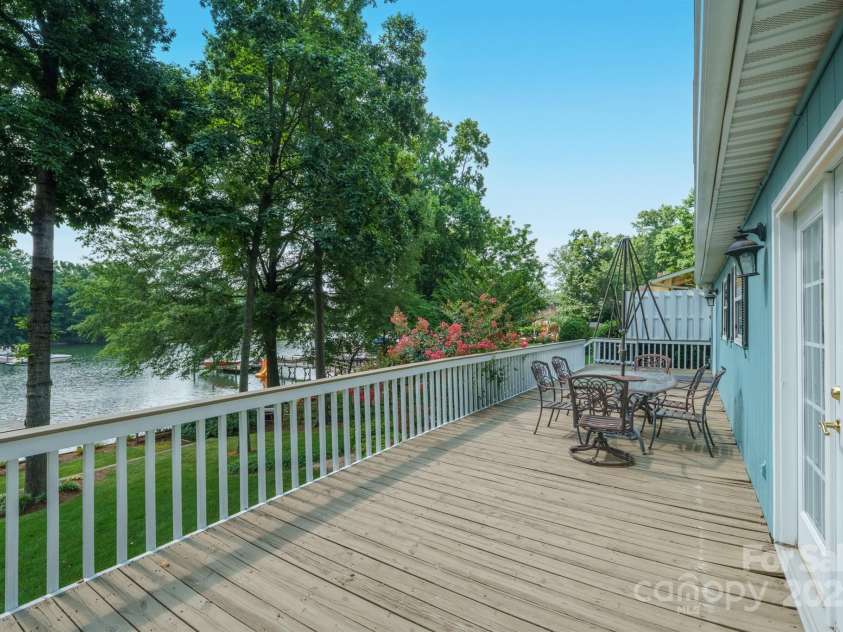 232 Elysian Drive, Mooresville, NC 28117.  MLS# CAR4275042, YatesRealty ID 25874. 46 ft deck with waterviews
