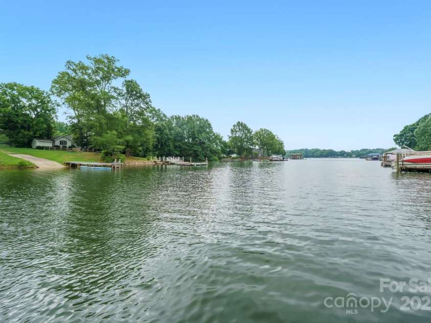 232 Elysian Drive, Mooresville, NC 28117.  MLS# CAR4275042, YatesRealty ID 25874. Deep water cove