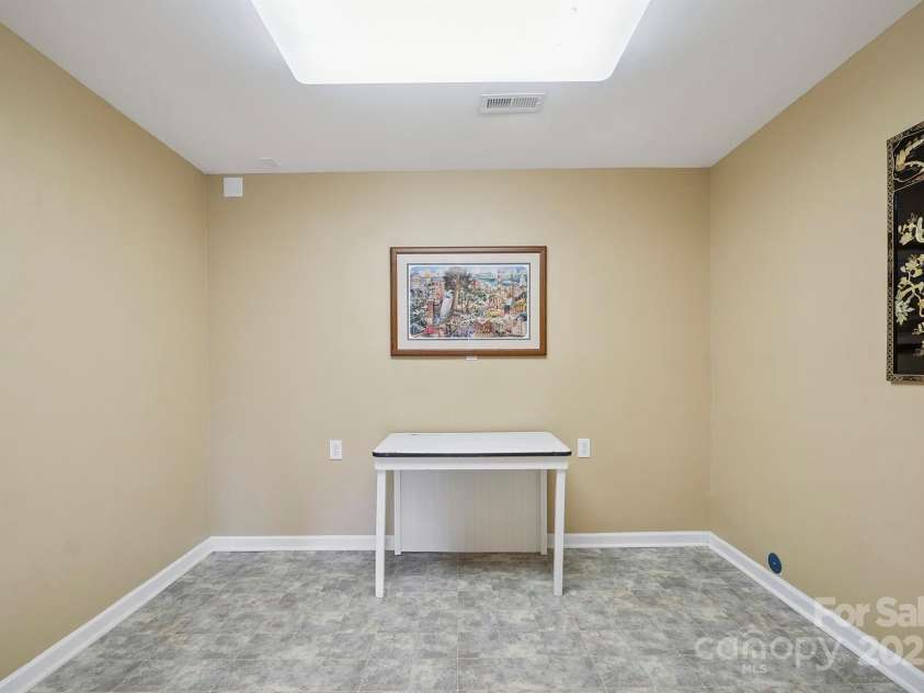 232 Elysian Drive, Mooresville, NC 28117.  MLS# CAR4275042, YatesRealty ID 25874. Half bath on lower level for water front guests