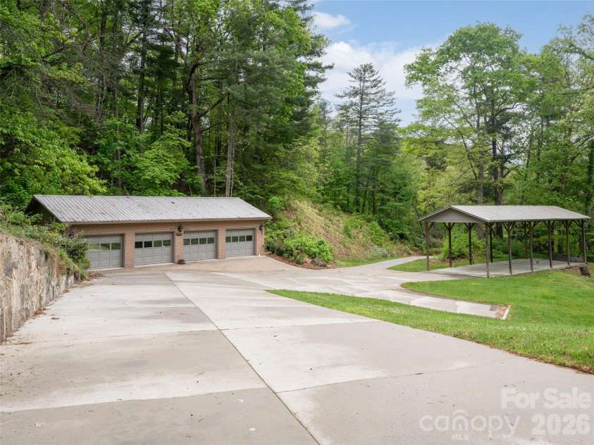 29 Longue Vue Lane, Canton, NC 28716.  MLS# CAR4351338, YatesRealty ID 25874. 