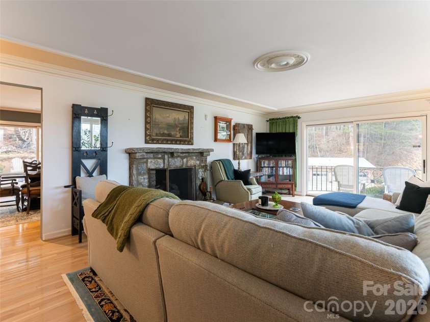 29 Longue Vue Lane, Canton, NC 28716.  MLS# CAR4351338, YatesRealty ID 25874. 