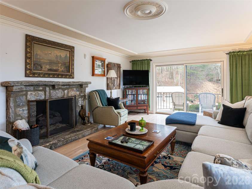 29 Longue Vue Lane, Canton, NC 28716.  MLS# CAR4351338, YatesRealty ID 25874. 