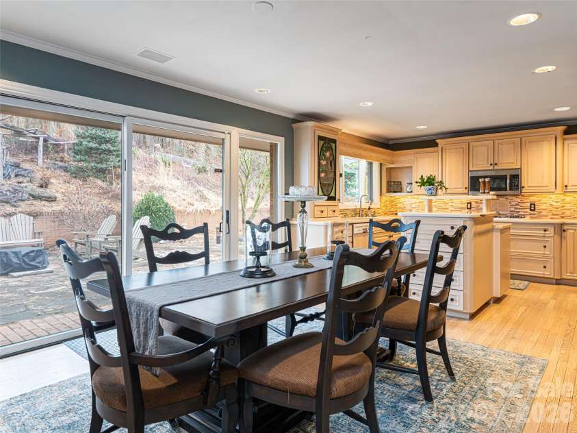 29 Longue Vue Lane, Canton, NC 28716.  MLS# CAR4351338, YatesRealty ID 25874. 