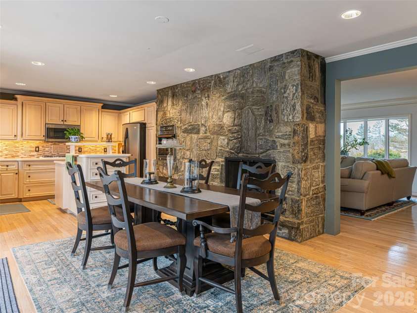29 Longue Vue Lane, Canton, NC 28716.  MLS# CAR4351338, YatesRealty ID 25874. 