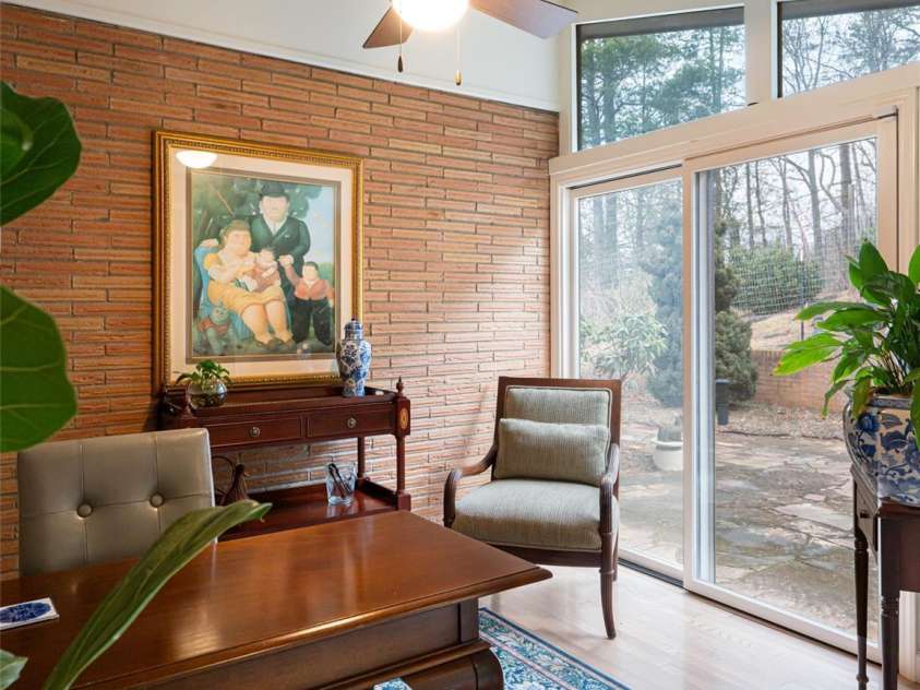 29 Longue Vue Lane, Canton, NC 28716.  MLS# CAR4351338, YatesRealty ID 25874. 