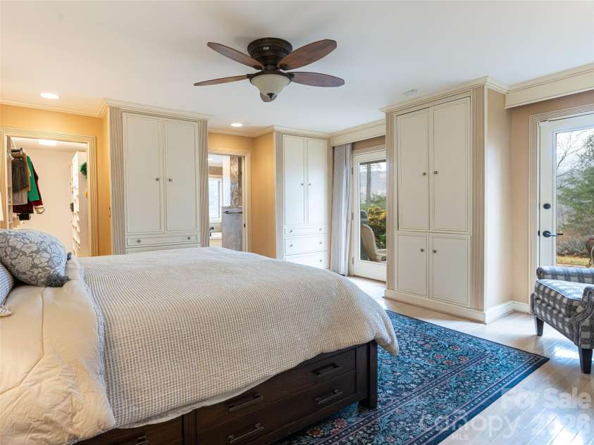 29 Longue Vue Lane, Canton, NC 28716.  MLS# CAR4351338, YatesRealty ID 25874. 