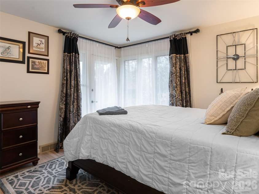 29 Longue Vue Lane, Canton, NC 28716.  MLS# CAR4351338, YatesRealty ID 25874. 