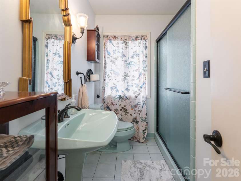 29 Longue Vue Lane, Canton, NC 28716.  MLS# CAR4351338, YatesRealty ID 25874. 