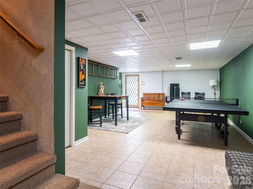 29 Longue Vue Lane, Canton, NC 28716.  MLS# CAR4351338, YatesRealty ID 25874. 