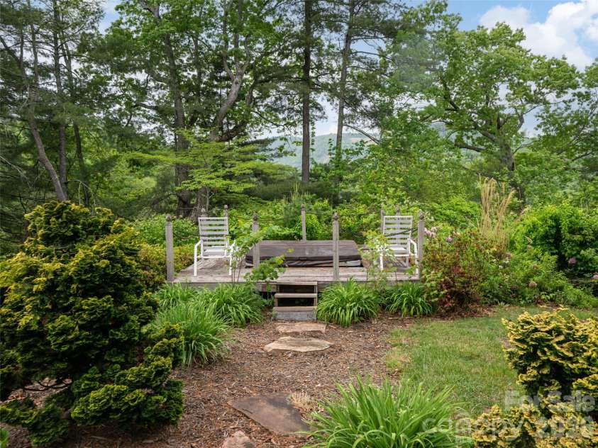 29 Longue Vue Lane, Canton, NC 28716.  MLS# CAR4351338, YatesRealty ID 25874. 