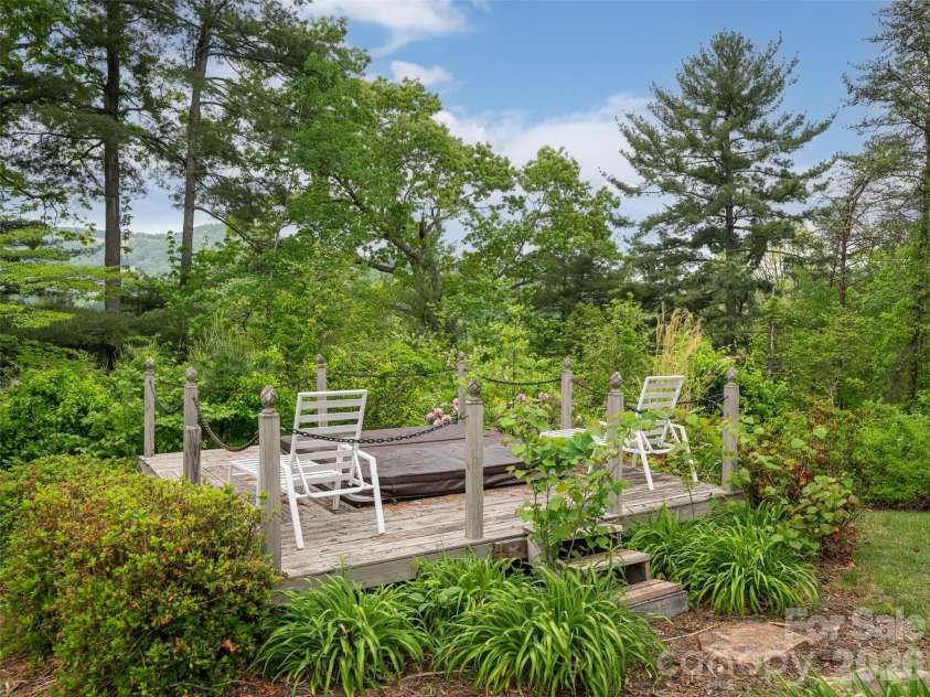 29 Longue Vue Lane, Canton, NC 28716.  MLS# CAR4351338, YatesRealty ID 25874. 