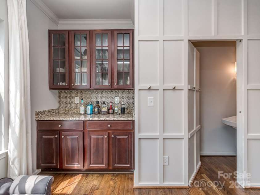 2125 Belle Vernon Avenue, Charlotte, NC 28210.  MLS# CAR4253933, YatesRealty ID 25875. 