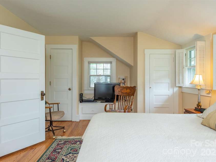 108 Connally Street, Black Mountain, NC 28711.  MLS# CAR4263384, YatesRealty ID 25876. 