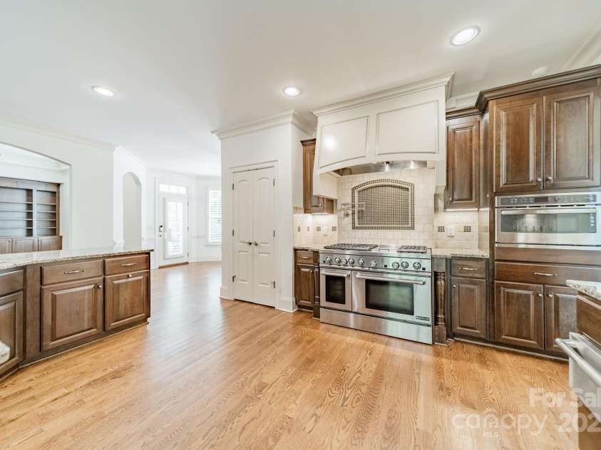 9202 Arlington Hills Drive, Mint Hill, NC 28227.  MLS# CAR4262986, YatesRealty ID 25878. Kitchen