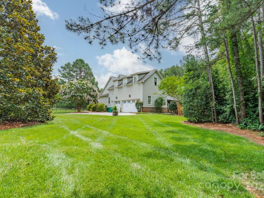 9202 Arlington Hills Drive, Mint Hill, NC 28227.  MLS# CAR4262986, YatesRealty ID 25878. Side Yard