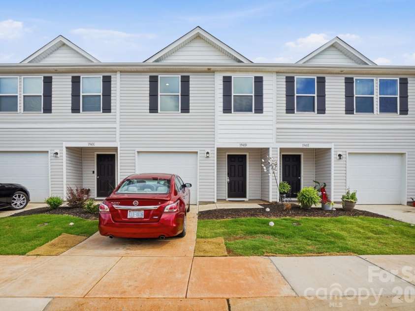 1941 Tranquility Circle, Newton, NC 28658.  MLS# CAR4385320, YatesRealty ID 25879. 