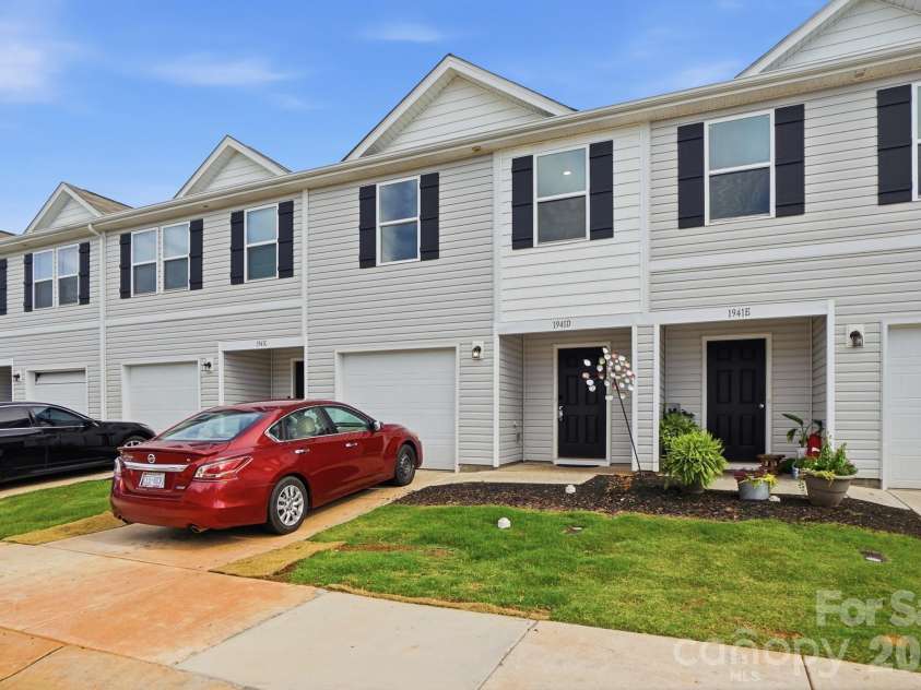 1941 Tranquility Circle, Newton, NC 28658.  MLS# CAR4385320, YatesRealty ID 25879. 