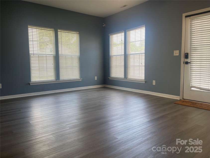 7125 Flying Scotsman Drive, Charlotte, NC 28213.  MLS# CAR4277499, YatesRealty ID 25879. 