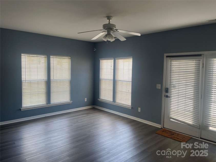 7125 Flying Scotsman Drive, Charlotte, NC 28213.  MLS# CAR4277499, YatesRealty ID 25879. 