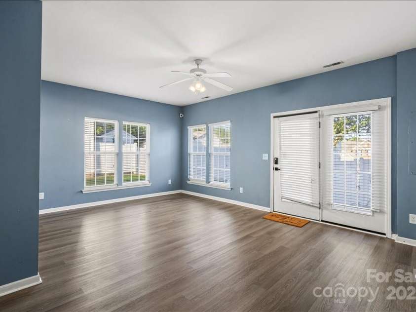 7125 Flying Scotsman Drive, Charlotte, NC 28213.  MLS# CAR4277499, YatesRealty ID 25879. 