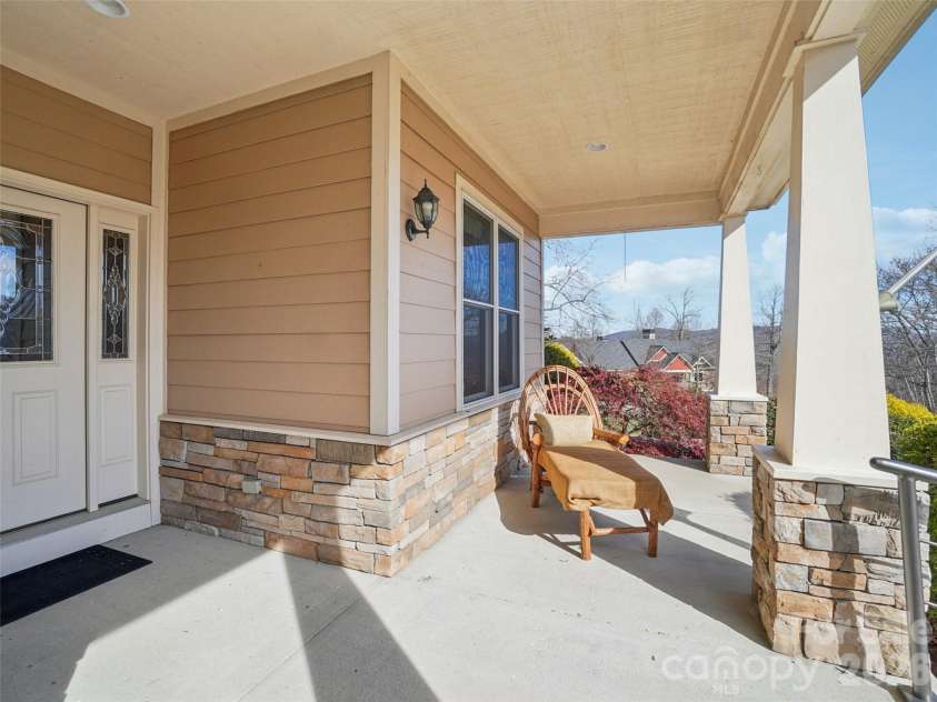 959 Silverglen Way, Hendersonville, NC 28792.  MLS# CAR4326681, YatesRealty ID 2588. 