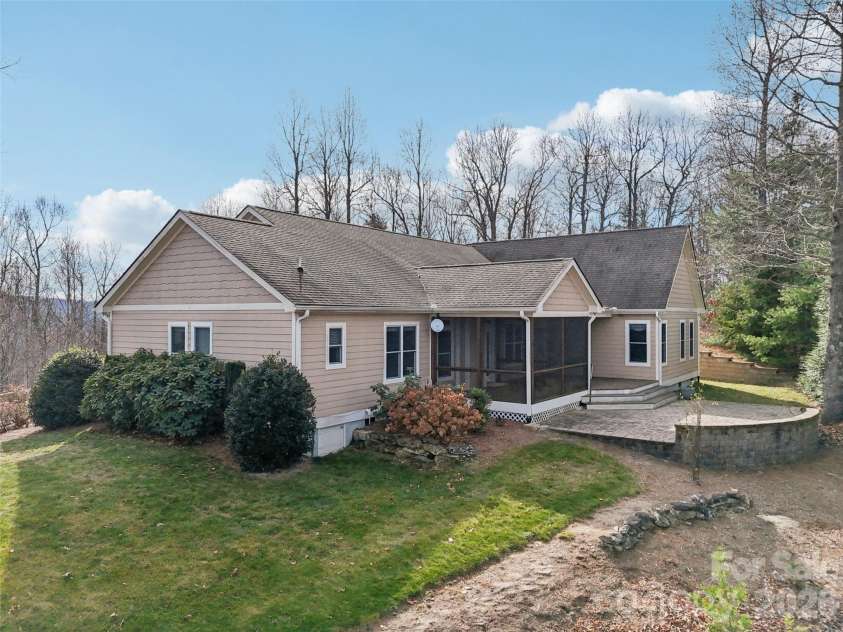 959 Silverglen Way, Hendersonville, NC 28792.  MLS# CAR4326681, YatesRealty ID 2588. 