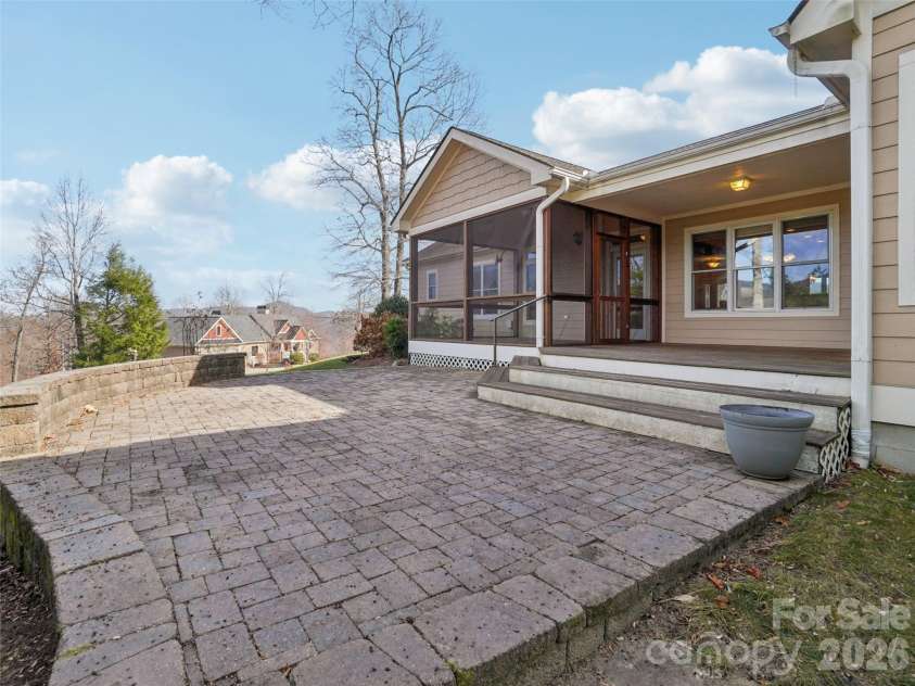 959 Silverglen Way, Hendersonville, NC 28792.  MLS# CAR4326681, YatesRealty ID 2588. 