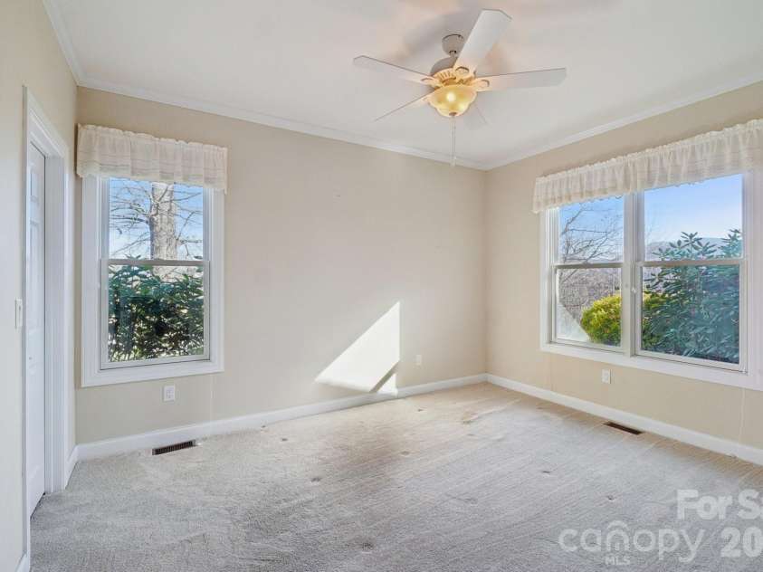 959 Silverglen Way, Hendersonville, NC 28792.  MLS# CAR4326681, YatesRealty ID 2588. 