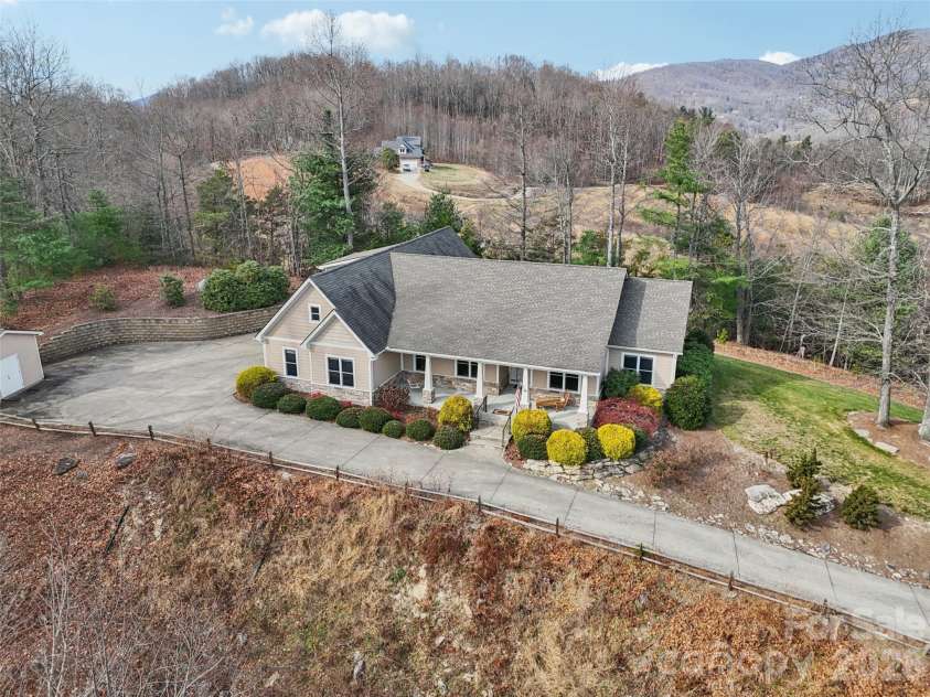 959 Silverglen Way, Hendersonville, NC 28792.  MLS# CAR4326681, YatesRealty ID 2588. 