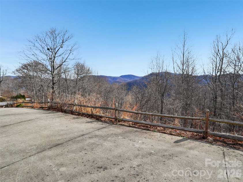 959 Silverglen Way, Hendersonville, NC 28792.  MLS# CAR4326681, YatesRealty ID 2588. 
