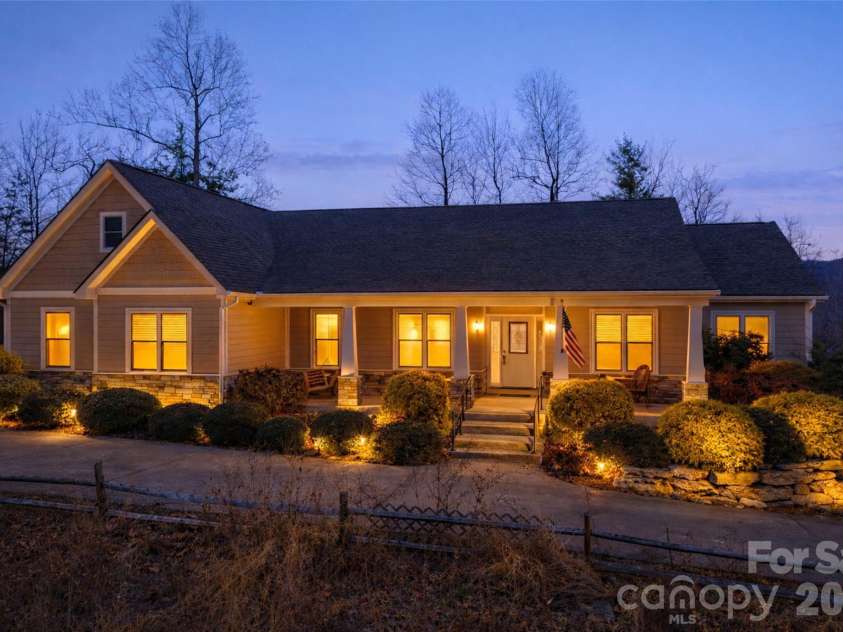 959 Silverglen Way, Hendersonville, NC 28792.  MLS# CAR4326681, YatesRealty ID 2588. 