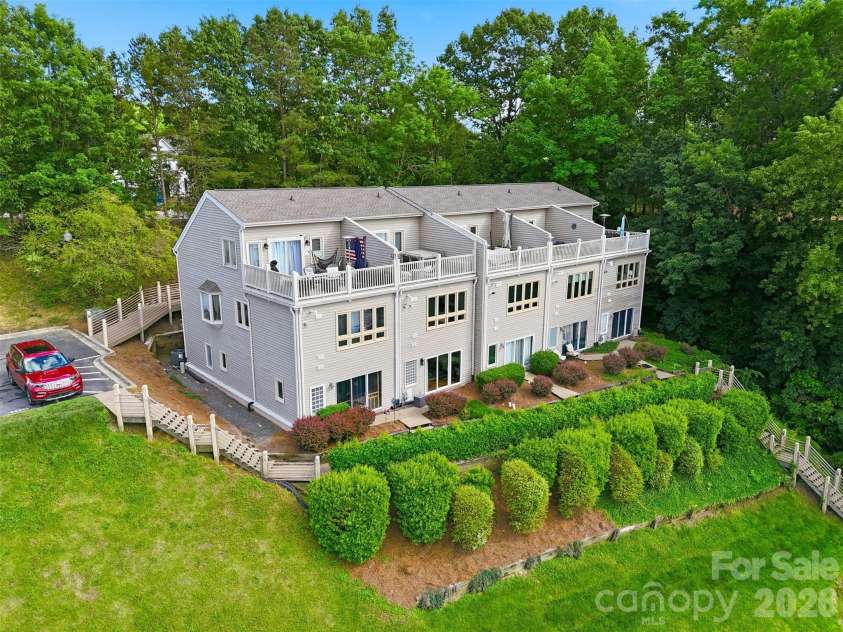 14614 Waterside Drive, Charlotte, NC 28278.  MLS# CAR4368572, YatesRealty ID 25880. 