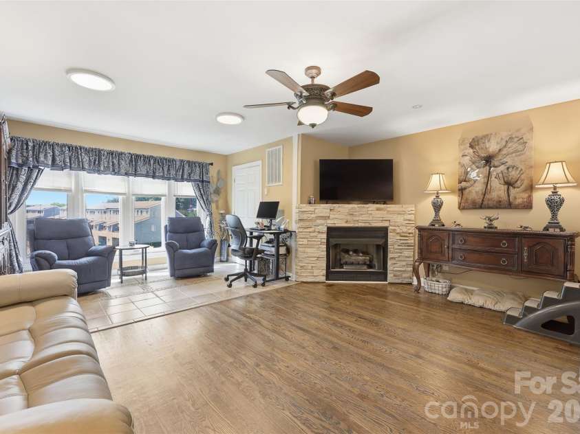 14614 Waterside Drive, Charlotte, NC 28278.  MLS# CAR4368572, YatesRealty ID 25880. 