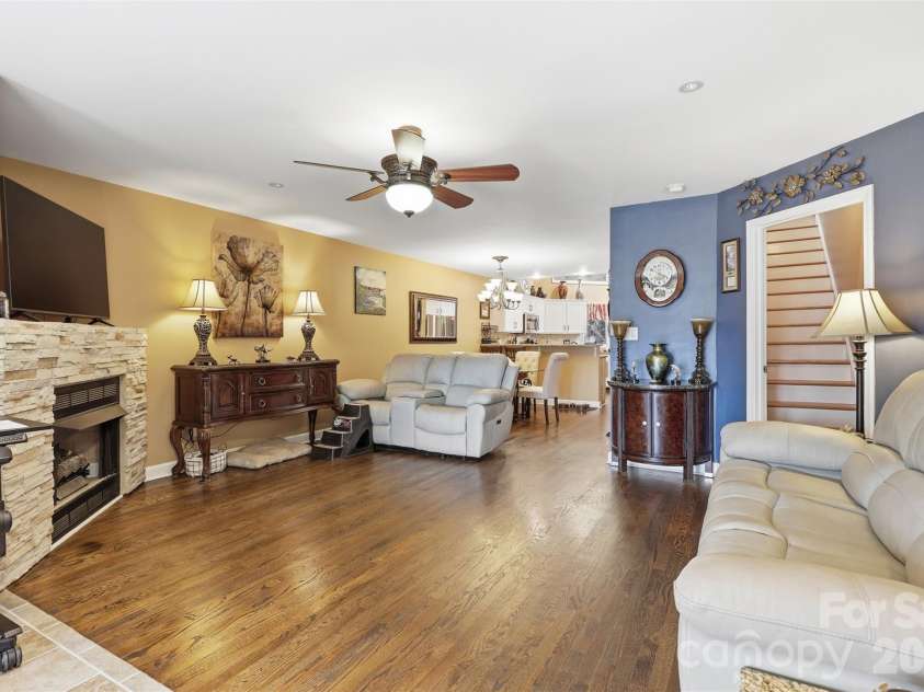 14614 Waterside Drive, Charlotte, NC 28278.  MLS# CAR4368572, YatesRealty ID 25880. 