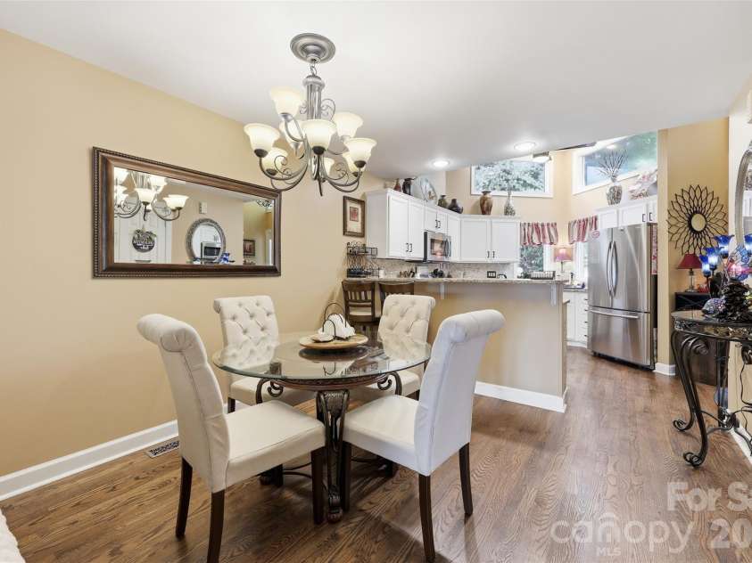 14614 Waterside Drive, Charlotte, NC 28278.  MLS# CAR4368572, YatesRealty ID 25880. 