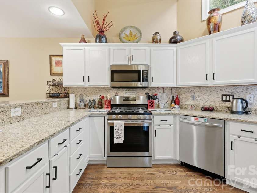 14614 Waterside Drive, Charlotte, NC 28278.  MLS# CAR4368572, YatesRealty ID 25880. 