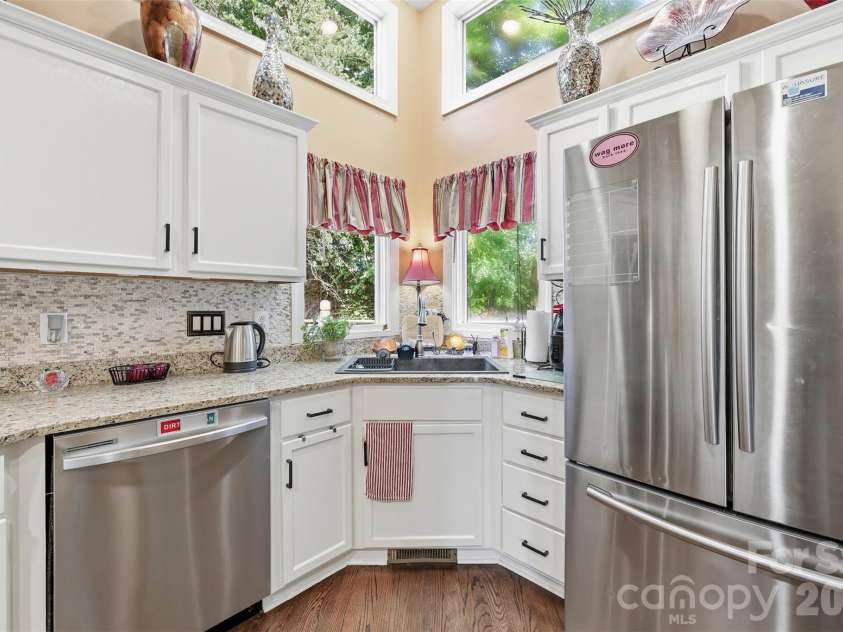 14614 Waterside Drive, Charlotte, NC 28278.  MLS# CAR4368572, YatesRealty ID 25880. 