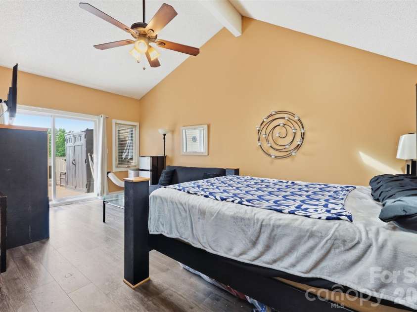 14614 Waterside Drive, Charlotte, NC 28278.  MLS# CAR4368572, YatesRealty ID 25880. 