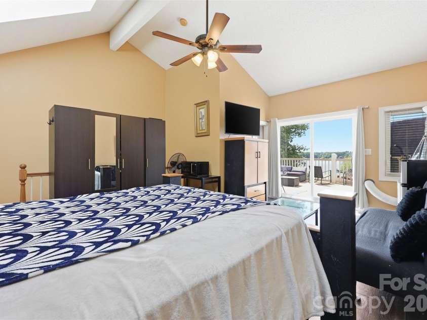 14614 Waterside Drive, Charlotte, NC 28278.  MLS# CAR4368572, YatesRealty ID 25880. 
