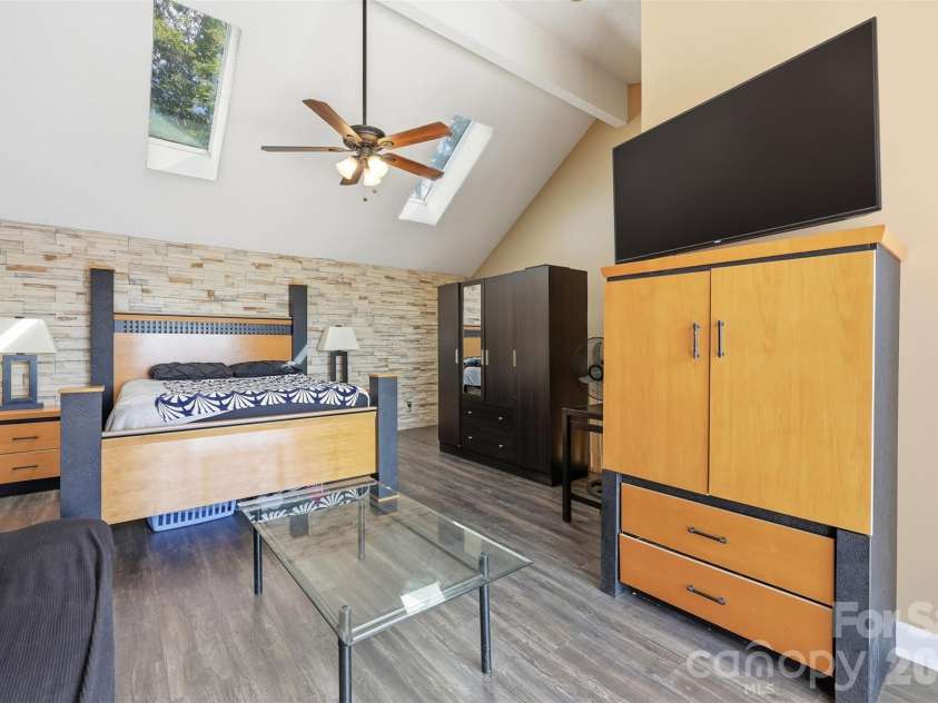 14614 Waterside Drive, Charlotte, NC 28278.  MLS# CAR4368572, YatesRealty ID 25880. 