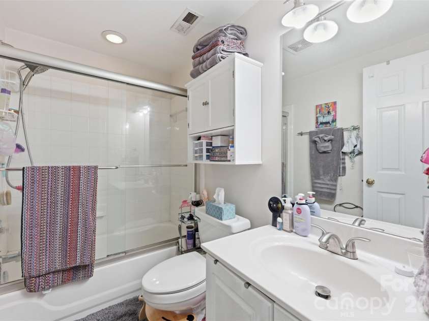 14614 Waterside Drive, Charlotte, NC 28278.  MLS# CAR4368572, YatesRealty ID 25880. 