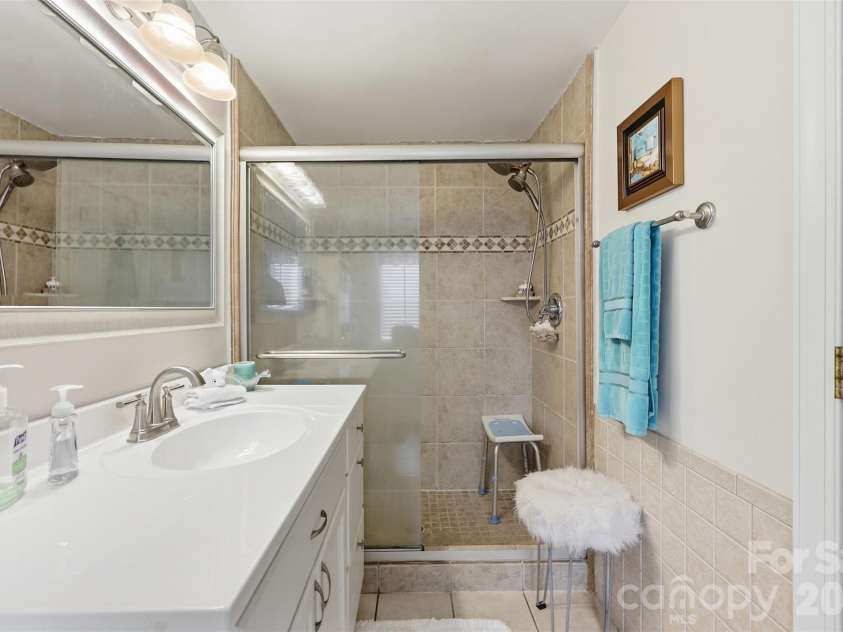 14614 Waterside Drive, Charlotte, NC 28278.  MLS# CAR4368572, YatesRealty ID 25880. 