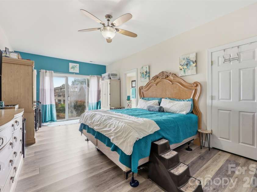 14614 Waterside Drive, Charlotte, NC 28278.  MLS# CAR4368572, YatesRealty ID 25880. 