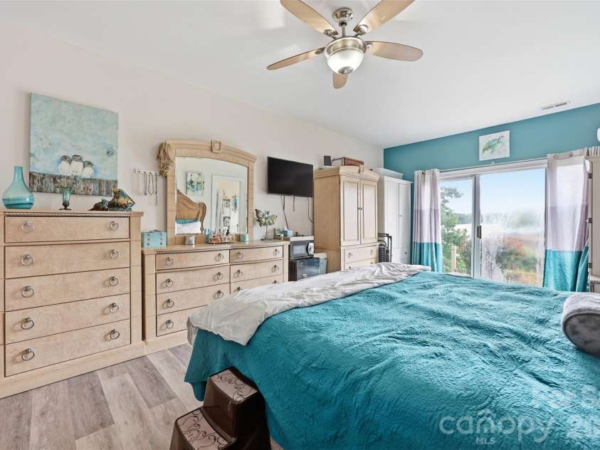 14614 Waterside Drive, Charlotte, NC 28278.  MLS# CAR4368572, YatesRealty ID 25880. 