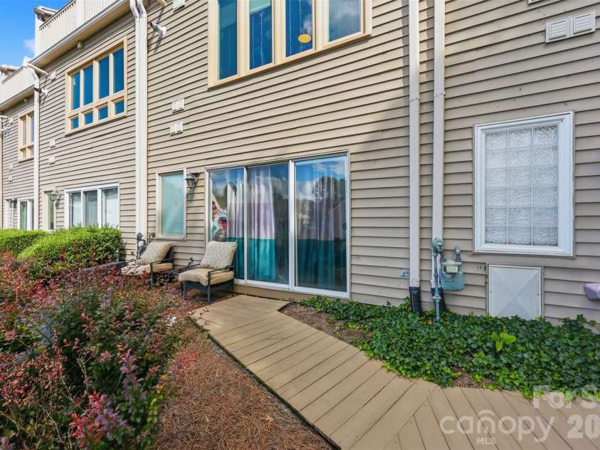 14614 Waterside Drive, Charlotte, NC 28278.  MLS# CAR4368572, YatesRealty ID 25880. 