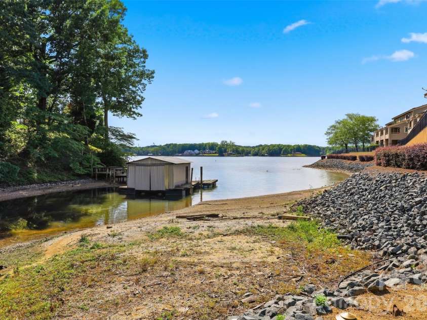 14614 Waterside Drive, Charlotte, NC 28278.  MLS# CAR4368572, YatesRealty ID 25880. 