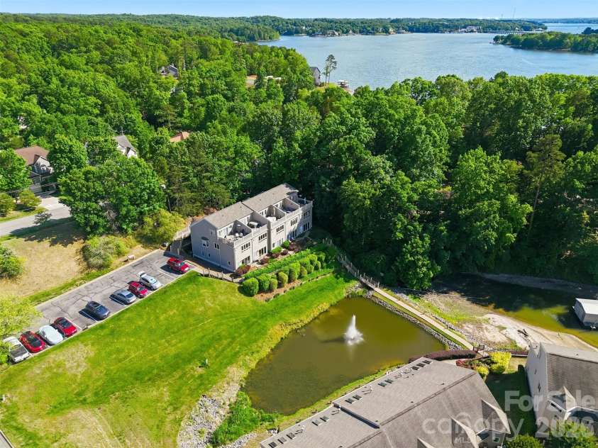 14614 Waterside Drive, Charlotte, NC 28278.  MLS# CAR4368572, YatesRealty ID 25880. 