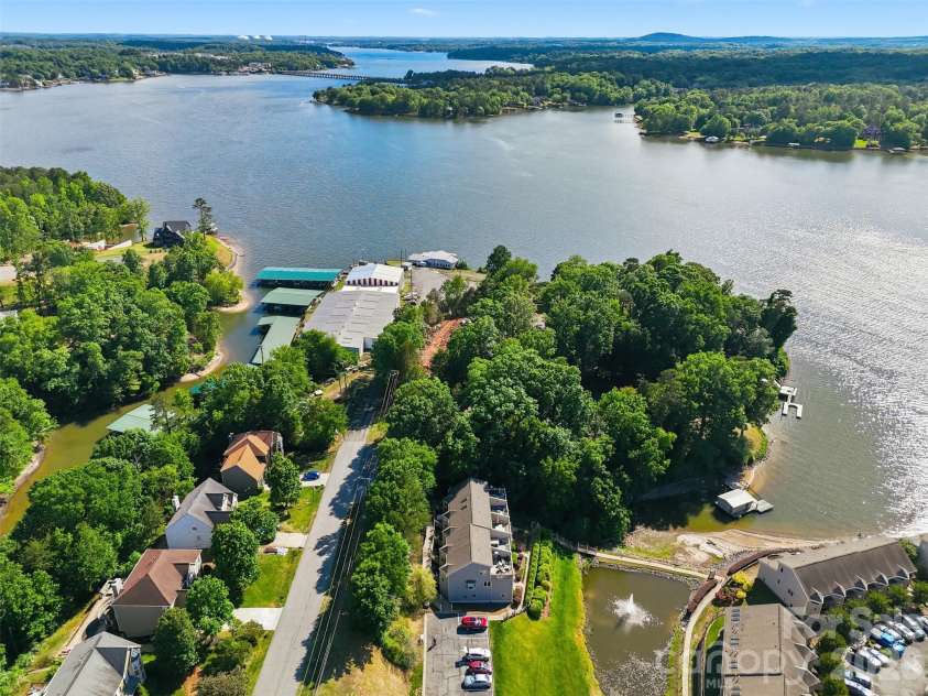 14614 Waterside Drive, Charlotte, NC 28278.  MLS# CAR4368572, YatesRealty ID 25880. 