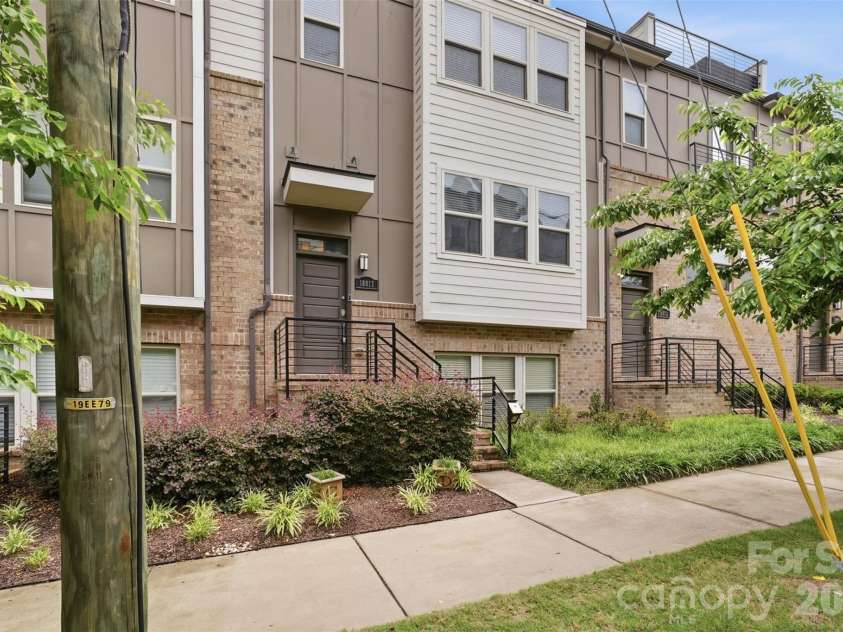18017 Nolita Lane, Charlotte, NC 28204.  MLS# CAR4369250, YatesRealty ID 25882. 